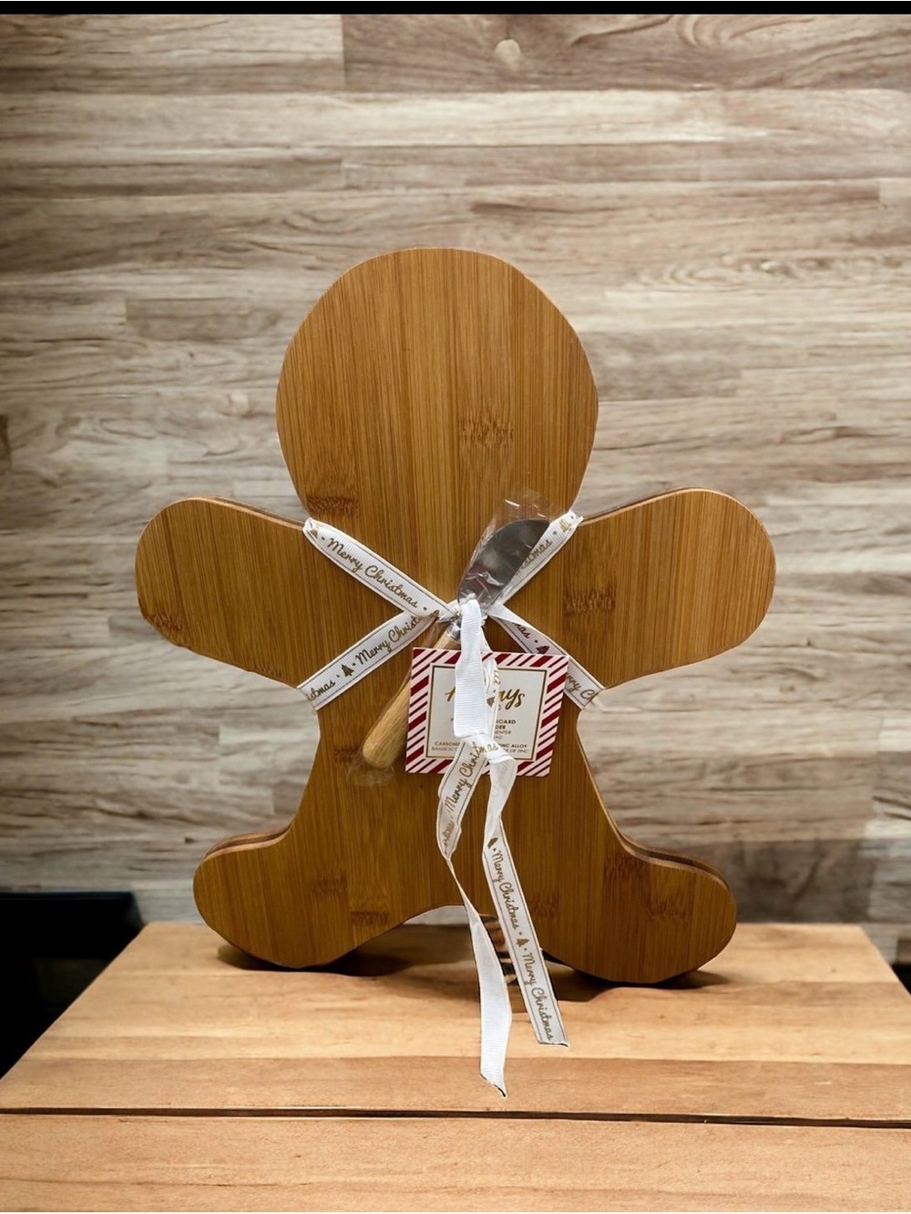 Bamboo Gingerbread Man Cutting/CheeseBoard with Spreader